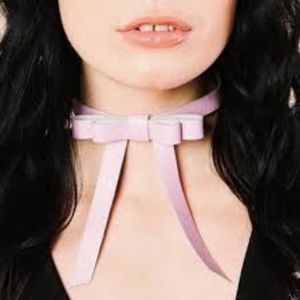 Valfre Bow Choker